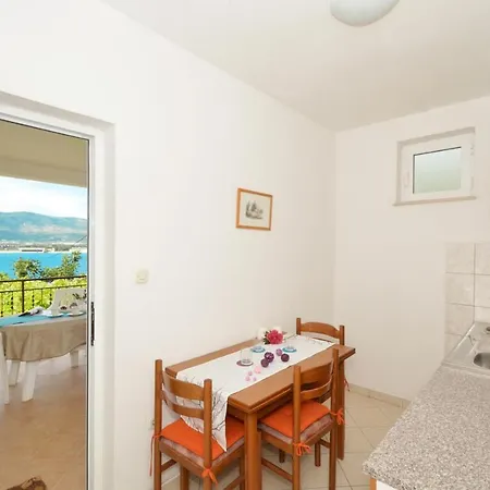 Apartments With A Parking Space Arbanija, Ciovo - 5228 Trogir