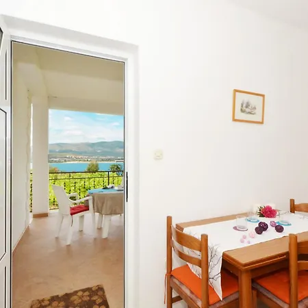 Apartments With A Parking Space Arbanija, Ciovo - 5228 Apartment *